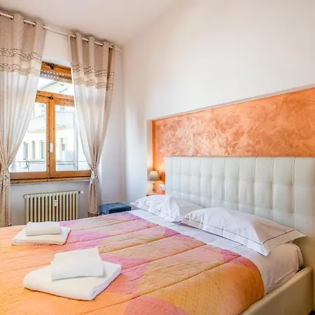 Apartment Guesthost - Santa Maria Novella Cozy Flat *