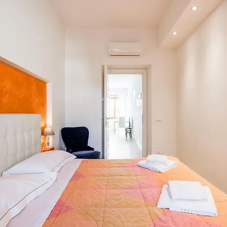Apartment Guesthost - Santa Maria Novella Cozy Flat Florence