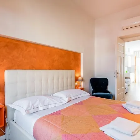 Guesthost - Santa Maria Novella Cozy Flat Florence